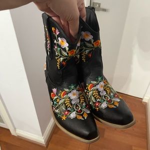 Women’s Boots size 39 (9)